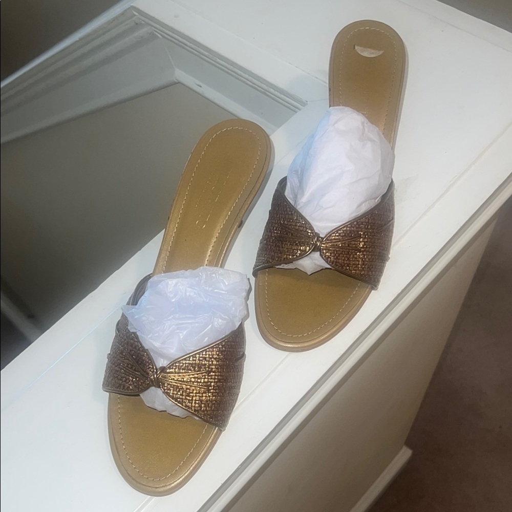 NEW! BELLOFATTO Gold and Brown Sandals with Crossover Straps. LEATHER Size 9.5